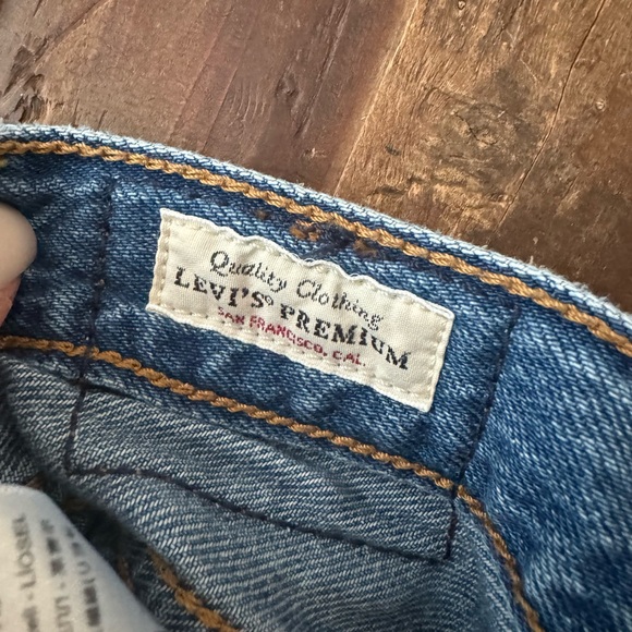 Levi’s Ribcage Ripped Ankle Straight Leg Jeans - Picture 11 of 11